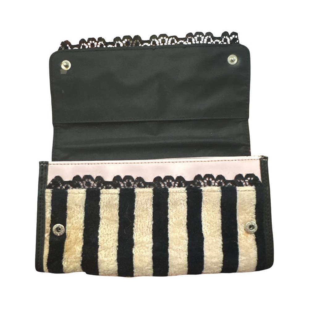 Hello Kitty Striped Wallet - Picture 3 of 4